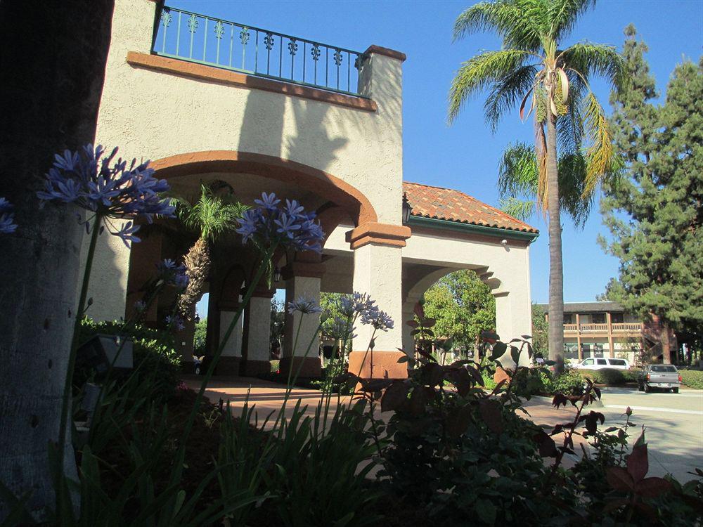 Western & Hotel 3*